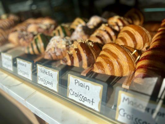 Croissants. So purdy!