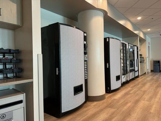 Kaiser Permanente Fresno Cafeteria vending machines & microwaves @KPThrive