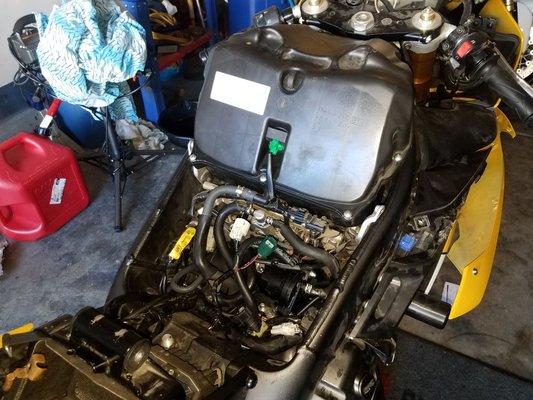 05 yamaha R1 - Replacing starter