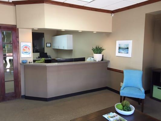 Front desk and lobby area with coffee bar, wi-fi, and books.