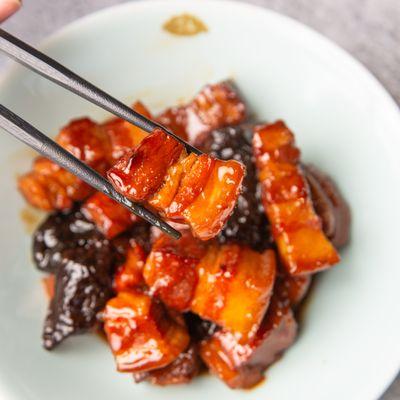 Plums Braised Pork Belly