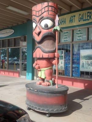 Statue in front of the Makaha Art Gallery