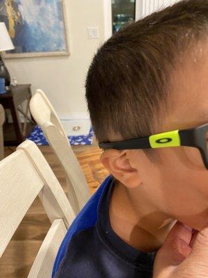 The eye glasses folds my son's ear