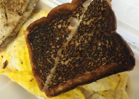 Asked for lightly toasted breads but got burnt ones. Asked them to scrap the black layer off... Apparently, they don't care.