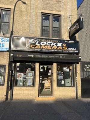 Locks and Cameras is now proud and exited to be located in Industry city / Sunset Park, 910 4th Avenue Brooklyn, NY.