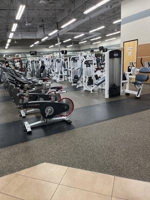 Good gym with good cleaning and bathroom maintenance and with quick assistance.