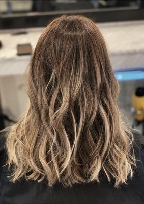 Lived in balayage with a shadowroot.