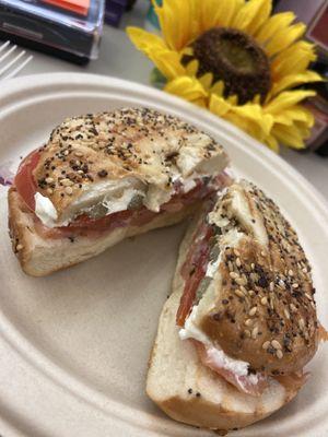 Everything BAGEL CREAM CHEESE & LOX