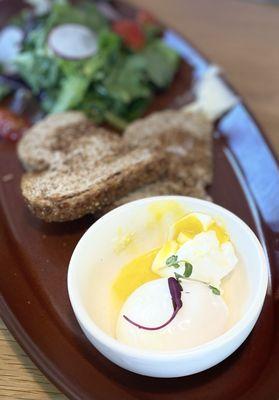 Poached eggs and whole wheat toast