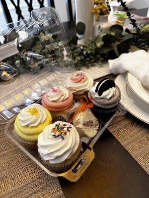 Cupcakes and chocolate dipped Oreos.