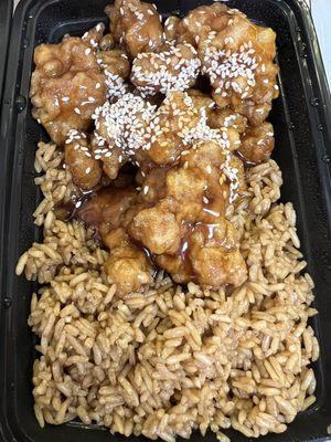 D20. Sesame Chicken Combination Platter