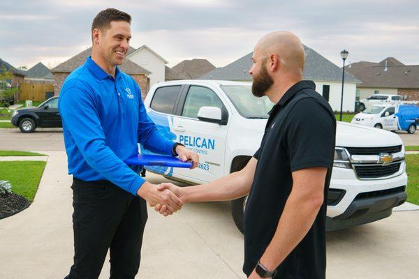 Pelican Pest Control employee shaking male customers hand