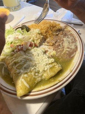 Enchiladas verdes de tomatillo de pollo muy ricas