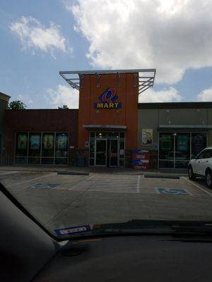 I've always had good customer service from this gas station. They have a wide variety of items inside. It is VERY clean both inside & out.