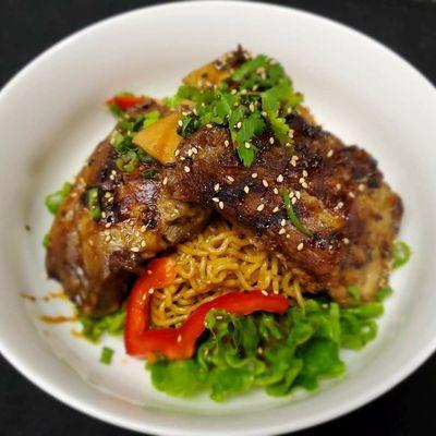 Thai noodles with bbq pork rib