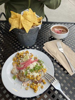 Chips & refried beans. Papas quebradas.