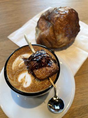 S'mores cortado and chocolate croissant!