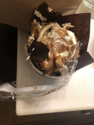 Cinnabon, is this seriously how you package a takeout order - ordered thru grubhub? No Lid, icing everywhere, even the fork was stuck to it.