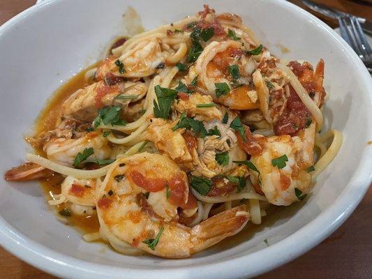 Seafood linguine