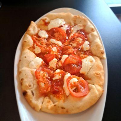 Margherita flatbread