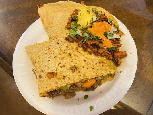 Quesadilla de Asada con tortilla hecha a mano y 1 taco al pastor