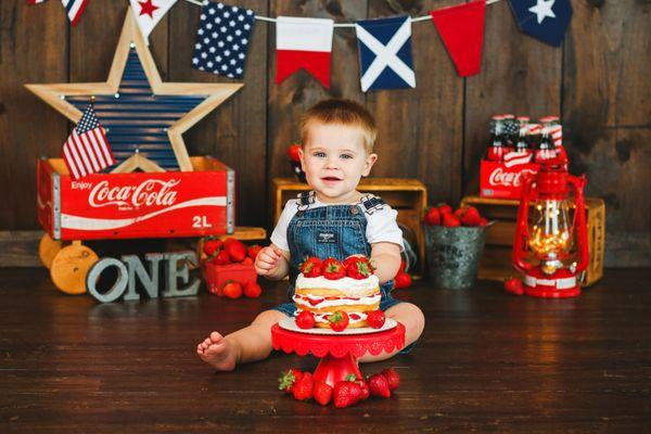 Red white and blue cake smash