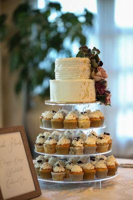 Cake: Champagne Orange  Cupcakes: Cookies n Cream  Snickerdoodle  Champagne Orange