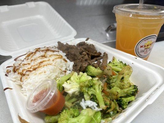 Steak bistek with rice & veggies & a cantaloupe auga fresca