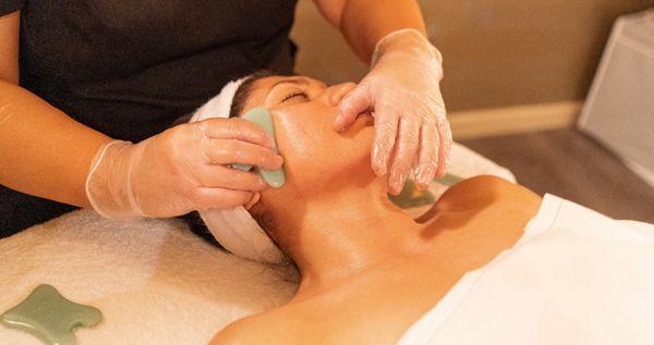 Gua sha facial