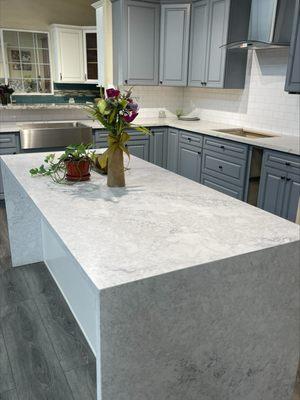 Super elegant gray and hints of honey shades Quartz.