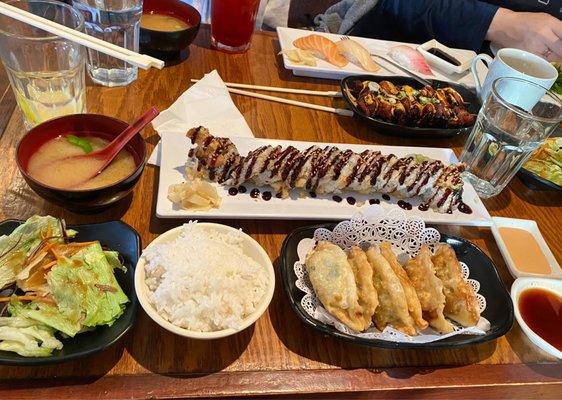 Sushi Regular + Fantastic Roll + Vegetable Gyoza + Miso Soup + House Salad + White Rice