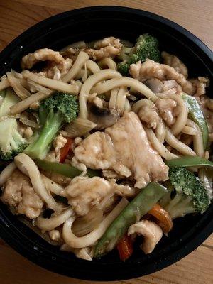 Udon noodles with chicken