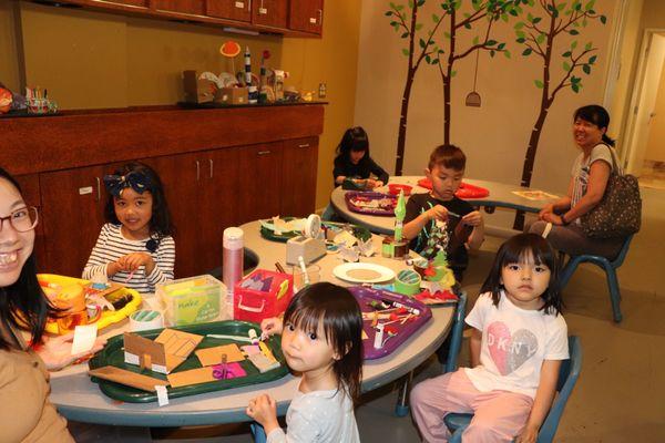 Creating and imagining at Habitot's Imagination Station