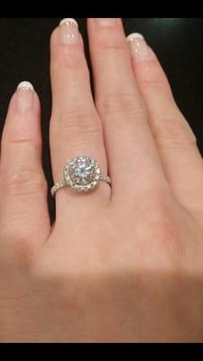 We are amazed of how the engagement ring turned out. Yosef is beyond great.