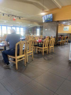 Plenary of seating available with tables and booths