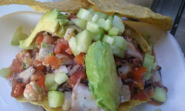 Tostada de pulpo solo en 1er mandato la caza dl camaron