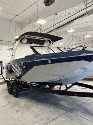 Full Detail of this wakeboarding boat has it looking beautiful and fully protected