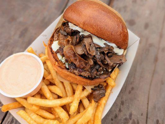 Mushroom Blue Burger with Fries | Instagram: @telephonesmoothie