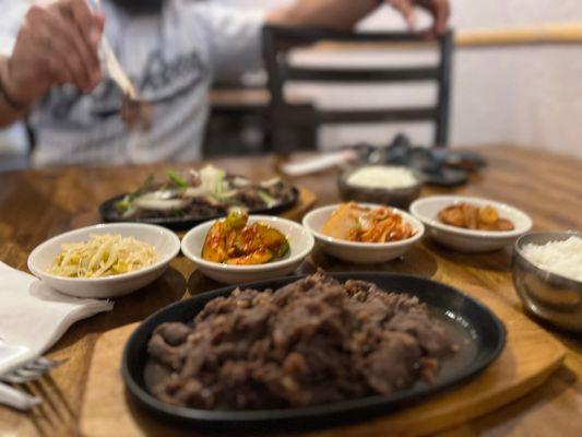 Bulgogi with kimchi and white rice