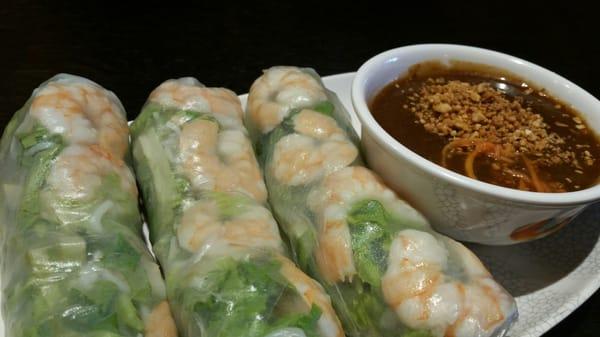 Freshly made shrimp spring roll, fantastic full of flavor.