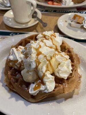 They have a harvest menu ...I  had the pumpkin waffle whipped cream and a scoop of vanilla ice cream drizzled with caramel! Omg!