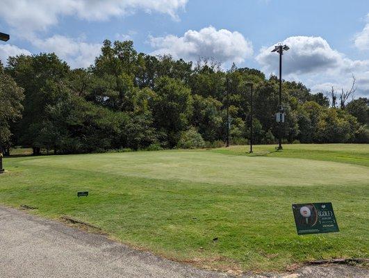 Practice putting green.