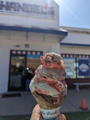 103 outside..a chilled 69 in my truck with a dip of Strawberry Cheesecake on top of Peanut butter chocolate chunk!!!!I love this place