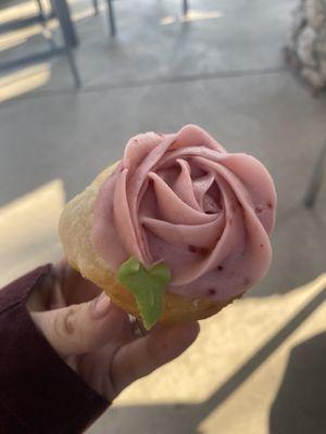 Raspberry cupcake with white cake