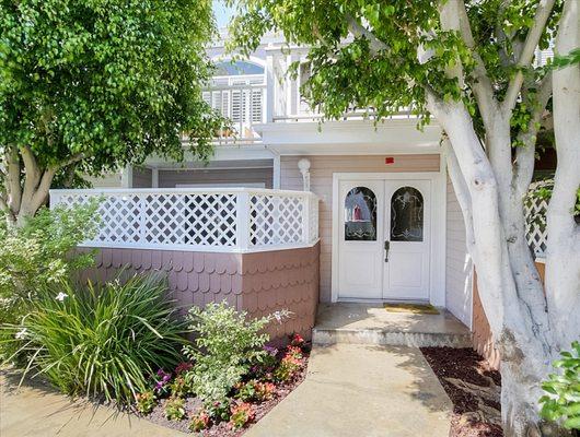 North Redondo Beach townhome steps from the beach