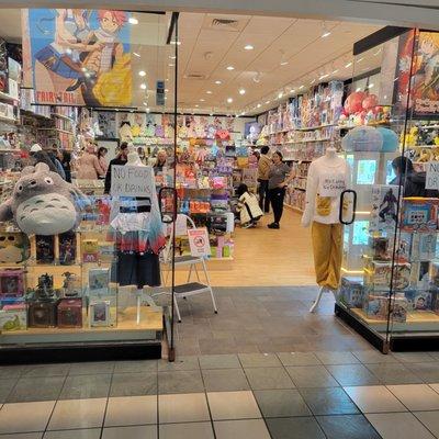 Attractive looking store front... and hey(!) I recognize an anime character! Totoro!