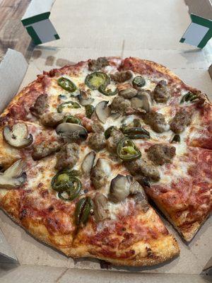 Small, regular crust, sausage, mushroom, and jalapeño pizza - Delicious