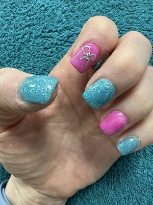 Fingernails solar powder color Fingernail powder Blue: 112 & Pink: 178. Christmas nails with a bow sticker and rhinestone.