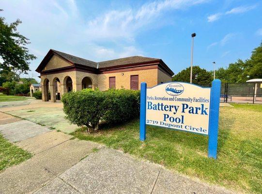 Battery Park Pool