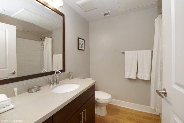 Studio Apartment - Bathroom